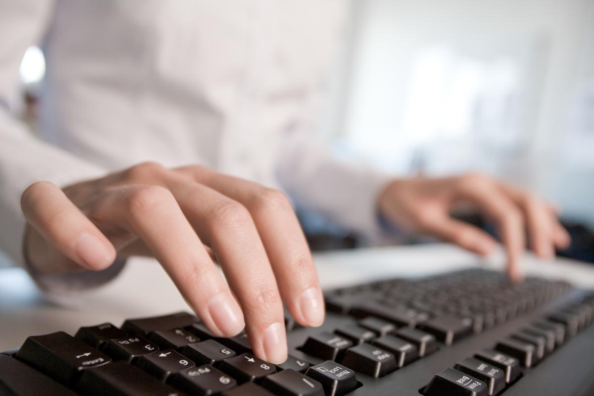 pic of hands on keyboard